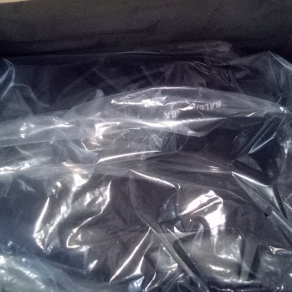 Balenciaga Men's Speed Sneakers, size 9, black in color - Picture 4 of 8